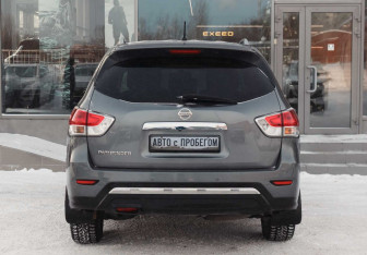Подержанный автомобиль Nissan Pathfinder 2014 года (6 фото)