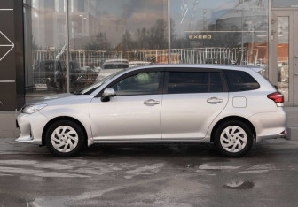 Подержанный автомобиль Toyota Corolla Wagon 2017 года (8 фото)