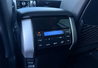 Подержанный автомобиль Toyota Land Cruiser Prado 2018 года (15 фото)