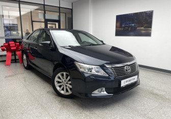 Подержанный автомобиль Toyota Camry Sedan 2013 года (3 фото)