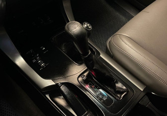 Подержанный автомобиль Toyota Land Cruiser Prado 2006 года (9 фото)