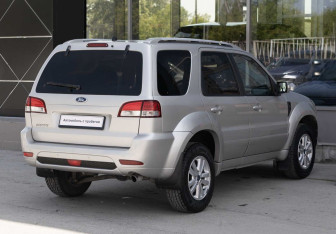 Подержанный автомобиль Ford Escape 2008 года (5 фото)