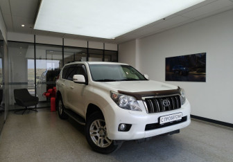 Подержанный автомобиль Toyota Land Cruiser Prado 2012 года (3 фото)