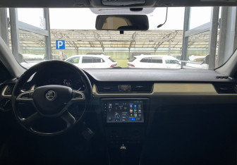 Подержанный автомобиль Skoda Rapid Liftback 2015 года (8 фото)