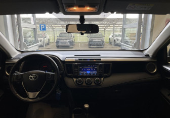 Подержанный автомобиль Toyota RAV4 2013 года (10 фото)