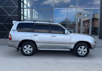 Подержанный автомобиль Toyota Land Cruiser Suv 2006 года (4 фото)