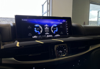 Подержанный автомобиль Lexus LX 2017 года (15 фото)