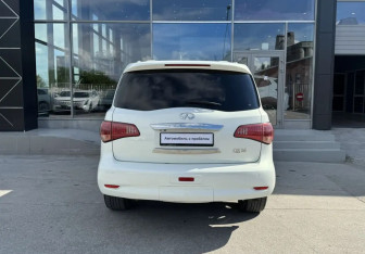 Подержанный автомобиль Infiniti QX56 2012 года (6 фото)