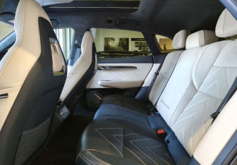 Подержанный автомобиль Zeekr 001 2023 года (15 фото)