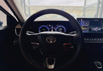 Подержанный автомобиль Toyota Camry Sedan 2024 года (12 фото)