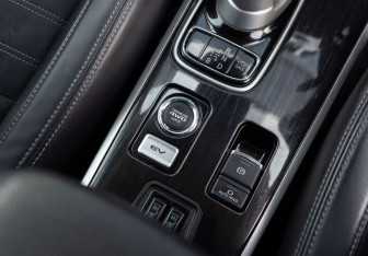 Подержанный автомобиль Mitsubishi Outlander 2017 года (16 фото)