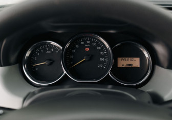 Подержанный автомобиль Renault Duster 2017 года (12 фото)