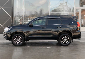 Подержанный автомобиль Toyota Land Cruiser Prado 2019 года (8 фото)