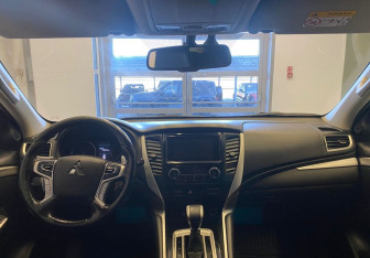 Подержанный автомобиль Mitsubishi Pajero Sport 2019 года (11 фото)