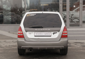 Подержанный автомобиль Subaru Forester Suv 2005 года (6 фото)