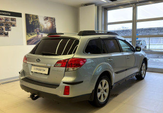 Подержанный автомобиль Subaru Outback Wagon 2013 года (5 фото)