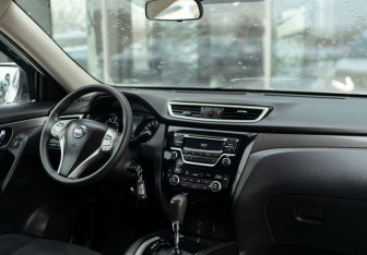 Подержанный автомобиль Nissan X-Trail 2016 года (10 фото)