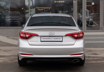 Подержанный автомобиль Hyundai Sonata 2016 года (6 фото)