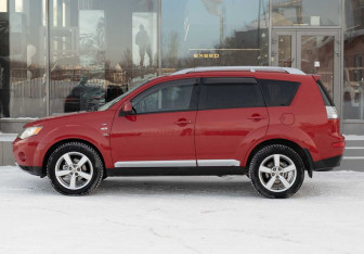 Подержанный автомобиль Mitsubishi Outlander 2007 года (8 фото)