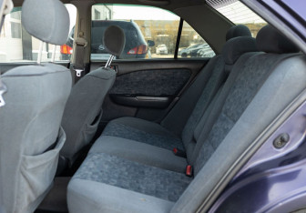 Подержанный автомобиль Toyota Carina Sedan 1998 года (17 фото)