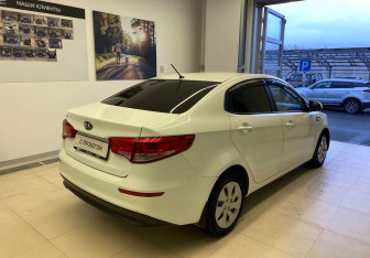 Подержанный автомобиль Kia Rio Sedan 2015 года (4 фото)