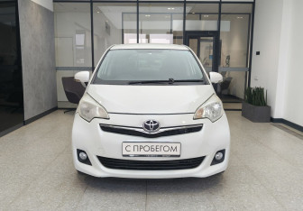 Подержанный автомобиль Toyota Ractis 2011 года (3 фото)
