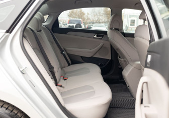 Подержанный автомобиль Hyundai Sonata 2016 года (19 фото)