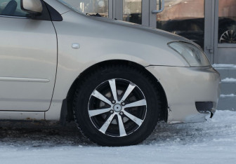 Подержанный автомобиль Toyota Allex 2003 года (9 фото)