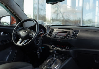 Подержанный автомобиль Kia Sportage 2011 года (10 фото)