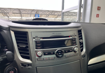 Подержанный автомобиль Subaru Legacy Wagon 2010 года (13 фото)