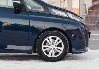 Подержанный автомобиль Mazda Biante 2009 года (9 фото)