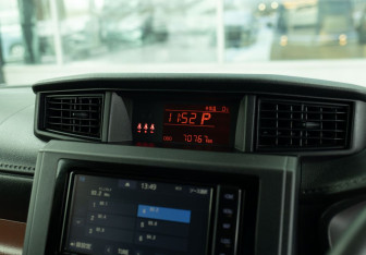 Подержанный автомобиль Toyota Tank 2019 года (14 фото)