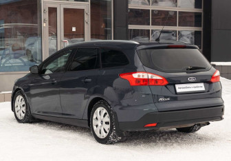 Подержанный автомобиль Ford Focus Wagon 2012 года (7 фото)
