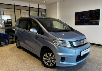 Подержанный автомобиль Honda Freed 2012 года (4 фото)