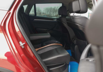 Подержанный автомобиль BMW X6 2011 года (18 фото)