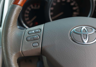 Подержанный автомобиль Toyota Harrier 2004 года (12 фото)