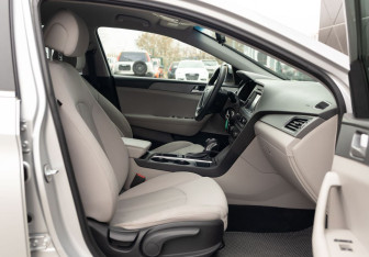 Подержанный автомобиль Hyundai Sonata 2016 года (20 фото)