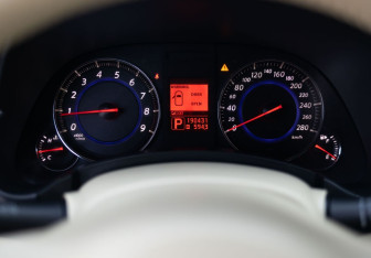 Подержанный автомобиль Infiniti FX 2008 года (14 фото)