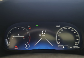 Подержанный автомобиль Toyota RAV4 2025 года (10 фото)