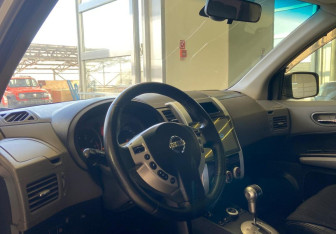 Подержанный автомобиль Nissan X-Trail 2008 года (8 фото)