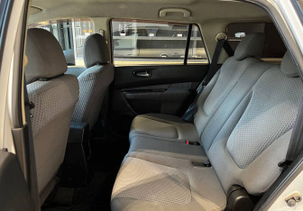 Подержанный автомобиль Nissan Wingroad 2010 года (14 фото)