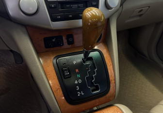 Подержанный автомобиль Lexus RX 2004 года (11 фото)