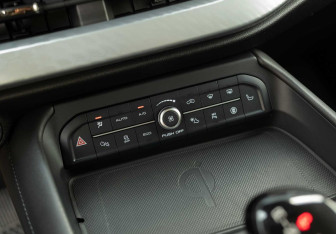 Подержанный автомобиль Haval F7 2023 года (17 фото)