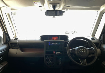 Подержанный автомобиль Toyota Tank 2020 года (15 фото)