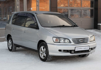 Подержанный автомобиль Toyota Ipsum 1997 года (3 фото)