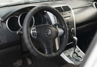 Подержанный автомобиль Suzuki Grand Vitara 2010 года (11 фото)