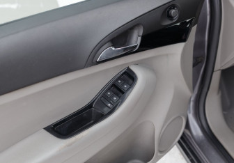 Подержанный автомобиль Chevrolet Orlando 2012 года (16 фото)