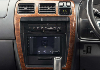 Подержанный автомобиль Toyota Hilux Surf 1996 года (13 фото)