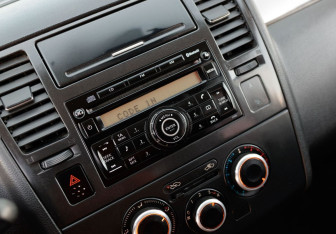 Подержанный автомобиль Nissan Tiida Hatchback 2007 года (13 фото)