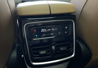 Подержанный автомобиль Jetour X70 2023 года (17 фото)